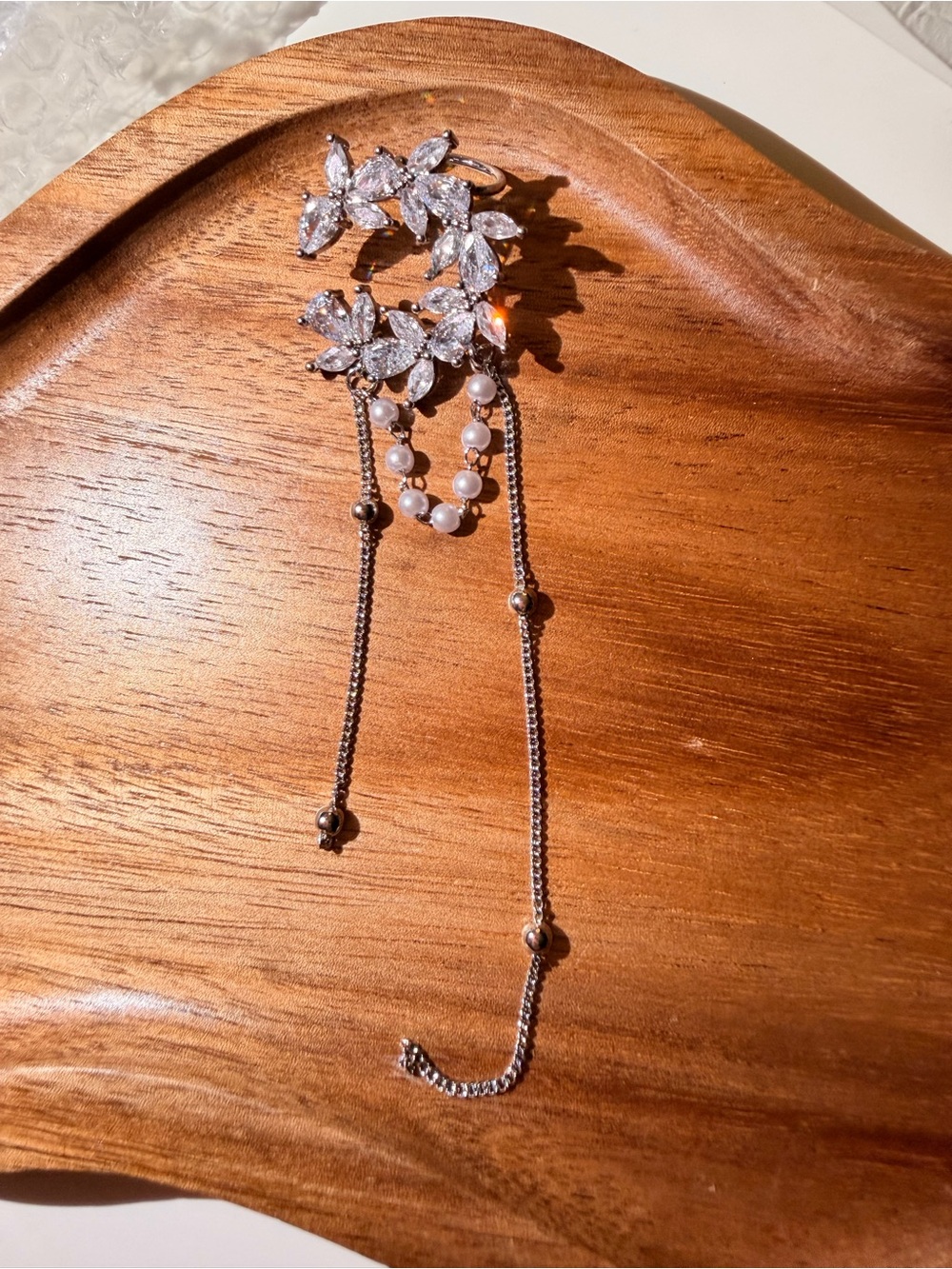 Silver ear cuff with Pearls
